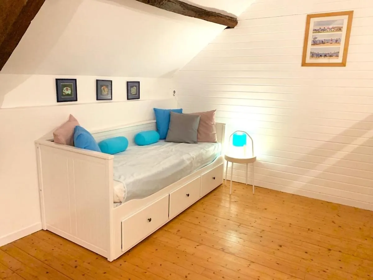Ferel Longere Near Beaches, 12 People, Heated Pool