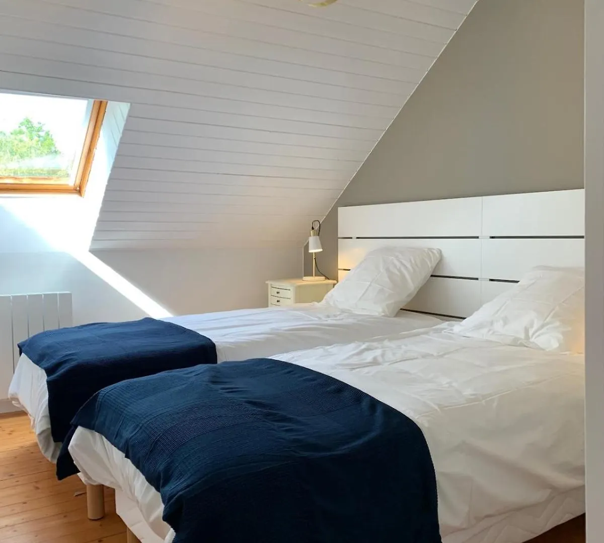 Ferel Longere Near Beaches, 12 People, Heated Pool Francia